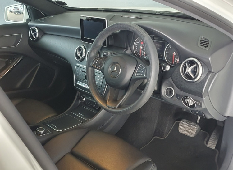 Mercedes-Benz A-Class A200d Style auto